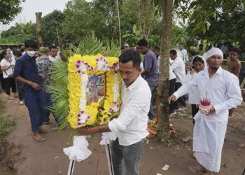 9 Pupils Die as Ferry Capsizes on Cambodia