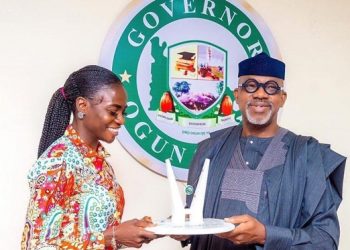 Amusan Receives N5m Cash Gift from Abiodun