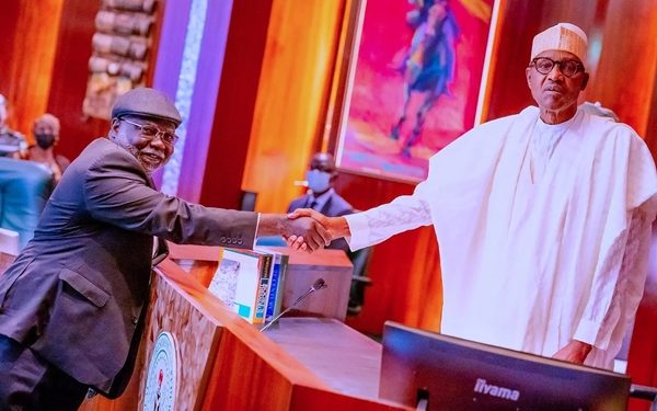 Buhari Swears in Chief Justice of Nigeria