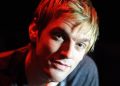 Backstreet Boys Singer Carter Leads Tribute to Aaron