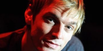 Backstreet Boys Singer Carter Leads Tribute to Aaron