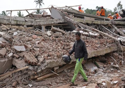 Death Toll in Indonesia Earthquake Rises