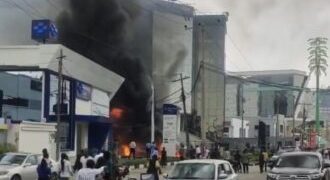 Fire Guts Bank Building in Lagos