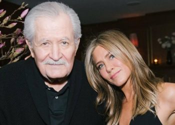 Jennifer Aniston Loses Father