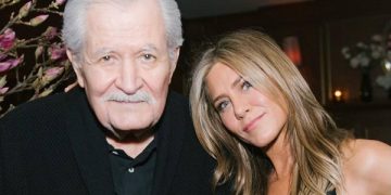 Jennifer Aniston Loses Father