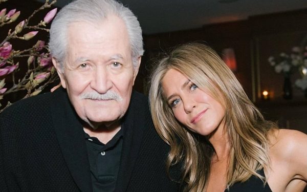 Jennifer Aniston Loses Father