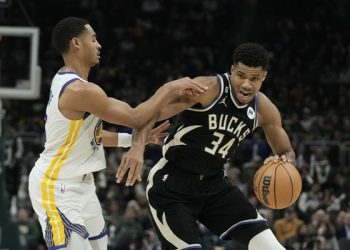 Antetokounmpo Scores 30 Points as Milwaukee Beat State Warriors