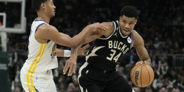 Antetokounmpo Scores 30 Points as Milwaukee Beat State Warriors