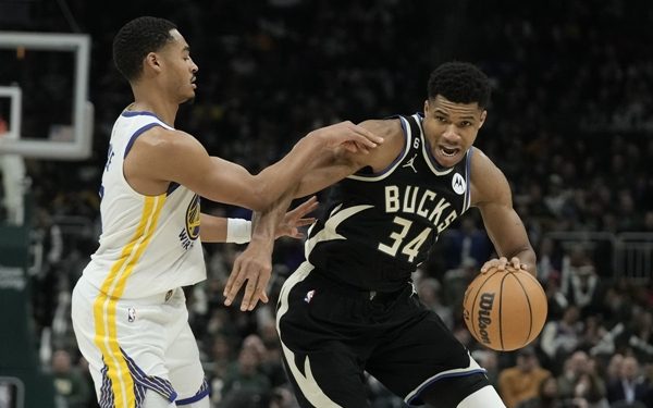 Antetokounmpo Scores 30 Points as Milwaukee Beat State Warriors