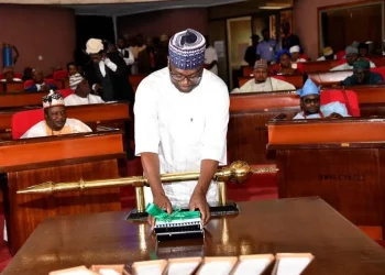 AbdulRazaq Signs 2023 Budget