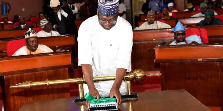 AbdulRazaq Signs 2023 Budget