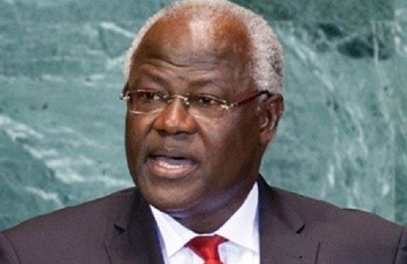 ECOWAS Urges FG TO Address naira and Fuel Scarcity