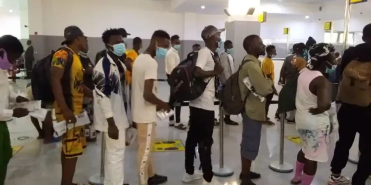 FG Receives 150 Stranded Nigerians from Niger