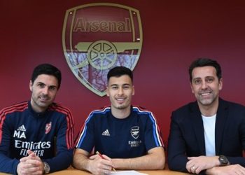 Martinelli Signs New Contract
