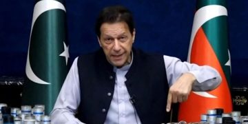 Court Halts Operation to Arrest Pakistan’s Former Prime Minister
