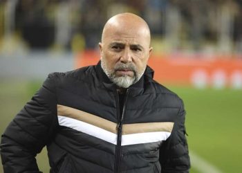 Sevilla Sacks Argentine Coach