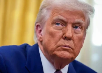 White House defends Trump as democrats demand resignations